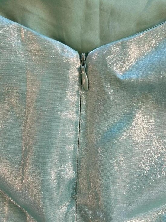 Dresses & Skirts - Super down size medium